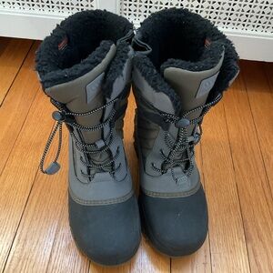 Green and Black Winter Snow Boots size 6